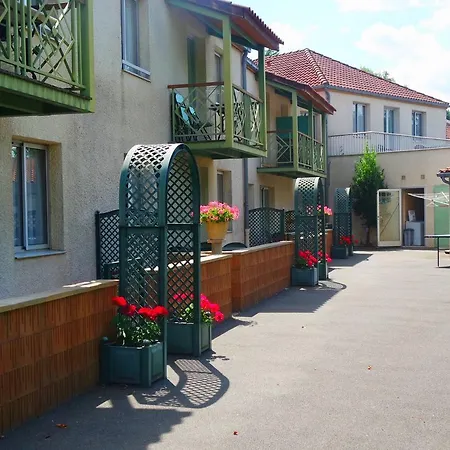 Le Tulipier Aparthotel Cransac